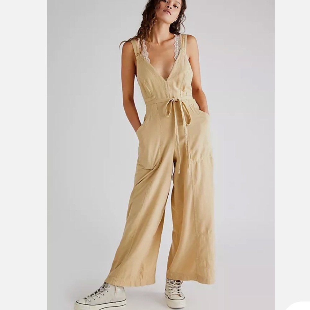 Free People Pretty Simple Utility
Jumpsuit Oversized Wide Leg Sand
Dollar Size L